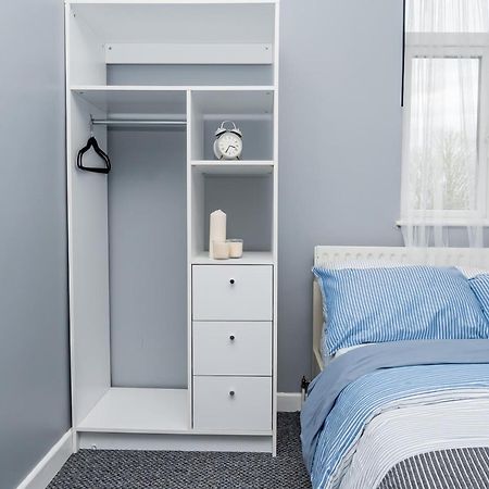 Shirley House 2, Self Catering Guest House, Self Check In, Smart Locks, 10 Min Walk To Southampton General, Aspire And Princess Anne Hospitals, Access To Fully Equipped Kitchen, Excellent Transport Links, Ideal For Longer Stays And Hospital Shifts Екстериор снимка