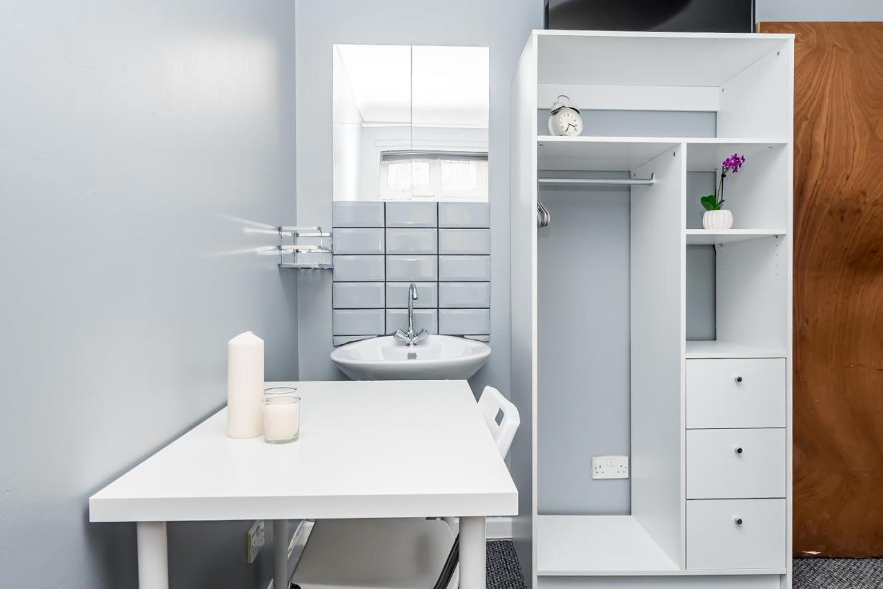 Shirley House 2, Self Catering Guest House, Self Check In, Smart Locks, 10 Min Walk To Southampton General, Aspire And Princess Anne Hospitals, Access To Fully Equipped Kitchen, Excellent Transport Links, Ideal For Longer Stays And Hospital Shifts Екстериор снимка