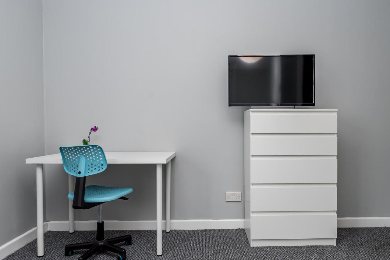 Shirley House 2, Self Catering Guest House, Self Check In, Smart Locks, 10 Min Walk To Southampton General, Aspire And Princess Anne Hospitals, Access To Fully Equipped Kitchen, Excellent Transport Links, Ideal For Longer Stays And Hospital Shifts Екстериор снимка