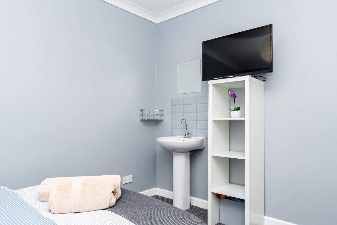 Shirley House 2, Self Catering Guest House, Self Check In, Smart Locks, 10 Min Walk To Southampton General, Aspire And Princess Anne Hospitals, Access To Fully Equipped Kitchen, Excellent Transport Links, Ideal For Longer Stays And Hospital Shifts Екстериор снимка