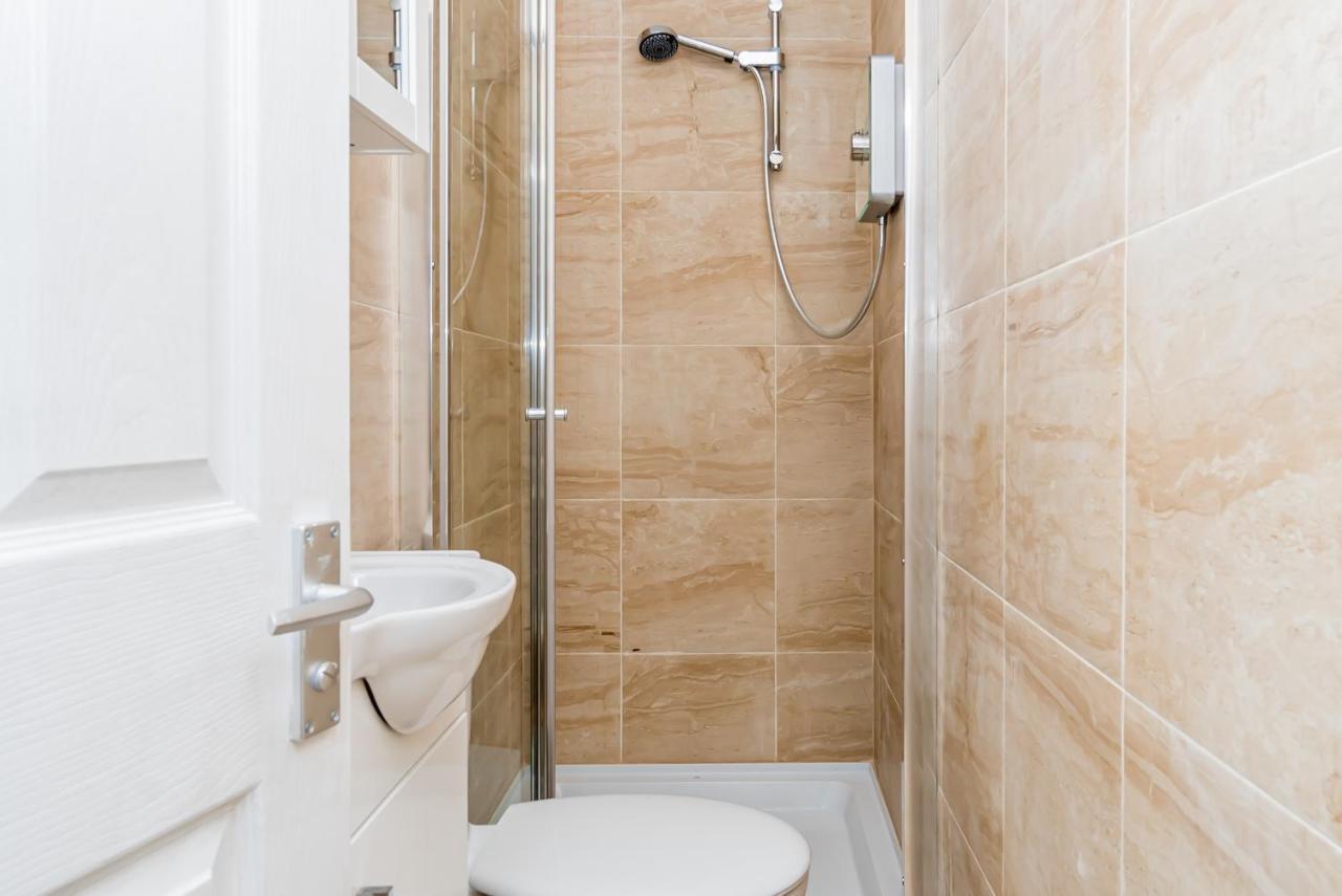 Shirley House 2, Self Catering Guest House, Self Check In, Smart Locks, 10 Min Walk To Southampton General, Aspire And Princess Anne Hospitals, Access To Fully Equipped Kitchen, Excellent Transport Links, Ideal For Longer Stays And Hospital Shifts Екстериор снимка