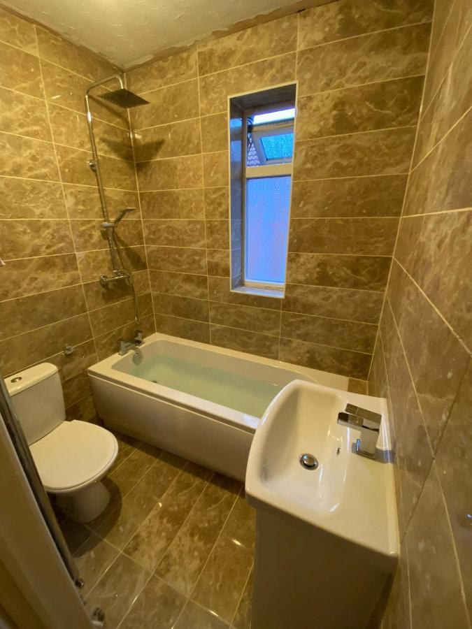 Shirley House 2, Self Catering Guest House, Self Check In, Smart Locks, 10 Min Walk To Southampton General, Aspire And Princess Anne Hospitals, Access To Fully Equipped Kitchen, Excellent Transport Links, Ideal For Longer Stays And Hospital Shifts Екстериор снимка