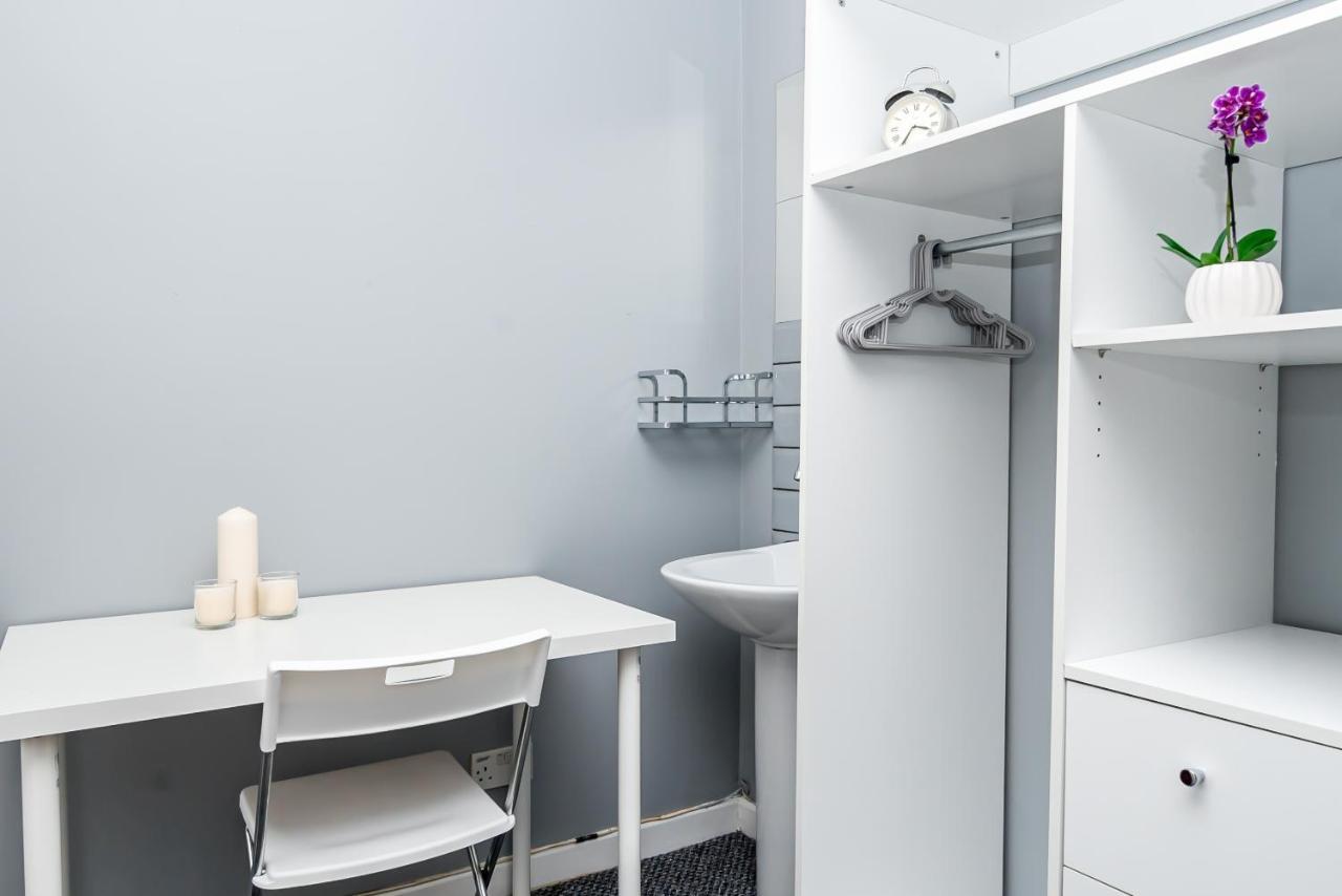 Shirley House 2, Self Catering Guest House, Self Check In, Smart Locks, 10 Min Walk To Southampton General, Aspire And Princess Anne Hospitals, Access To Fully Equipped Kitchen, Excellent Transport Links, Ideal For Longer Stays And Hospital Shifts Екстериор снимка