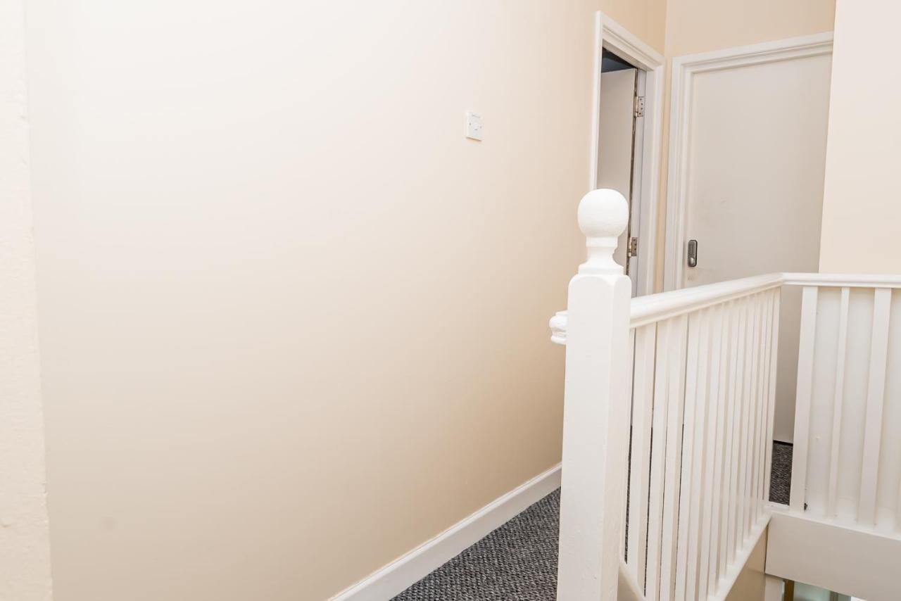 Shirley House 2, Self Catering Guest House, Self Check In, Smart Locks, 10 Min Walk To Southampton General, Aspire And Princess Anne Hospitals, Access To Fully Equipped Kitchen, Excellent Transport Links, Ideal For Longer Stays And Hospital Shifts Екстериор снимка