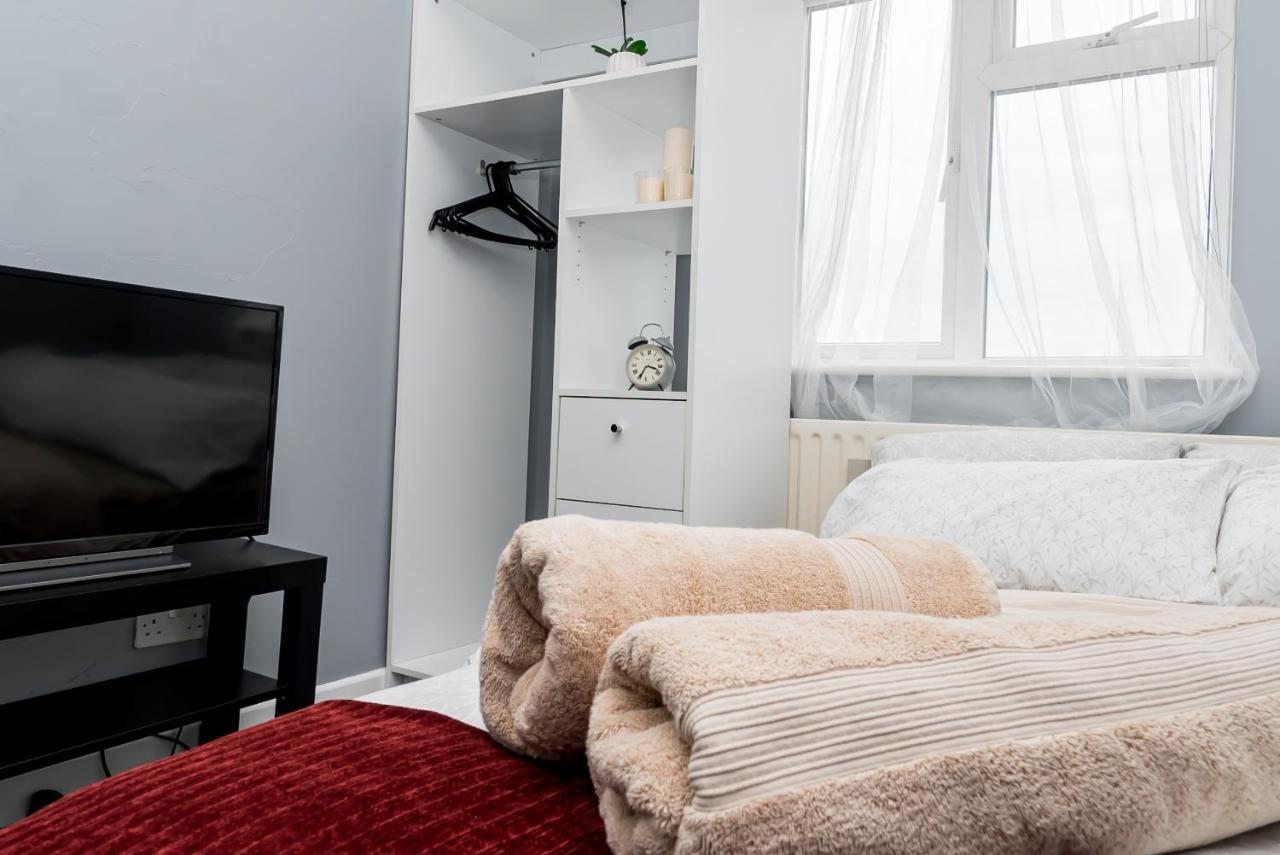 Shirley House 2, Self Catering Guest House, Self Check In, Smart Locks, 10 Min Walk To Southampton General, Aspire And Princess Anne Hospitals, Access To Fully Equipped Kitchen, Excellent Transport Links, Ideal For Longer Stays And Hospital Shifts Екстериор снимка