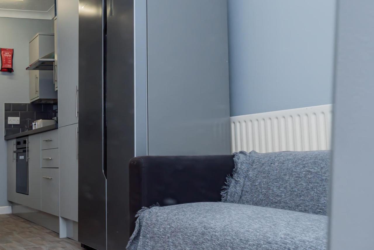 Shirley House 2, Self Catering Guest House, Self Check In, Smart Locks, 10 Min Walk To Southampton General, Aspire And Princess Anne Hospitals, Access To Fully Equipped Kitchen, Excellent Transport Links, Ideal For Longer Stays And Hospital Shifts Екстериор снимка