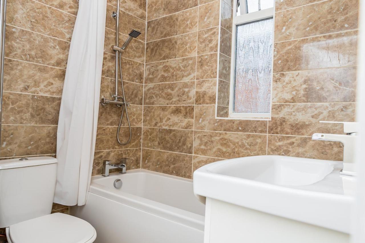 Shirley House 2, Self Catering Guest House, Self Check In, Smart Locks, 10 Min Walk To Southampton General, Aspire And Princess Anne Hospitals, Access To Fully Equipped Kitchen, Excellent Transport Links, Ideal For Longer Stays And Hospital Shifts Екстериор снимка