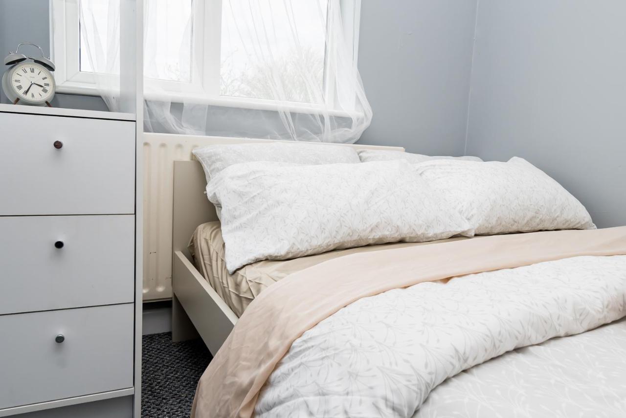Shirley House 2, Self Catering Guest House, Self Check In, Smart Locks, 10 Min Walk To Southampton General, Aspire And Princess Anne Hospitals, Access To Fully Equipped Kitchen, Excellent Transport Links, Ideal For Longer Stays And Hospital Shifts Екстериор снимка