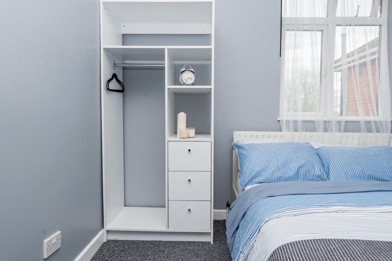 Shirley House 2, Self Catering Guest House, Self Check In, Smart Locks, 10 Min Walk To Southampton General, Aspire And Princess Anne Hospitals, Access To Fully Equipped Kitchen, Excellent Transport Links, Ideal For Longer Stays And Hospital Shifts Екстериор снимка