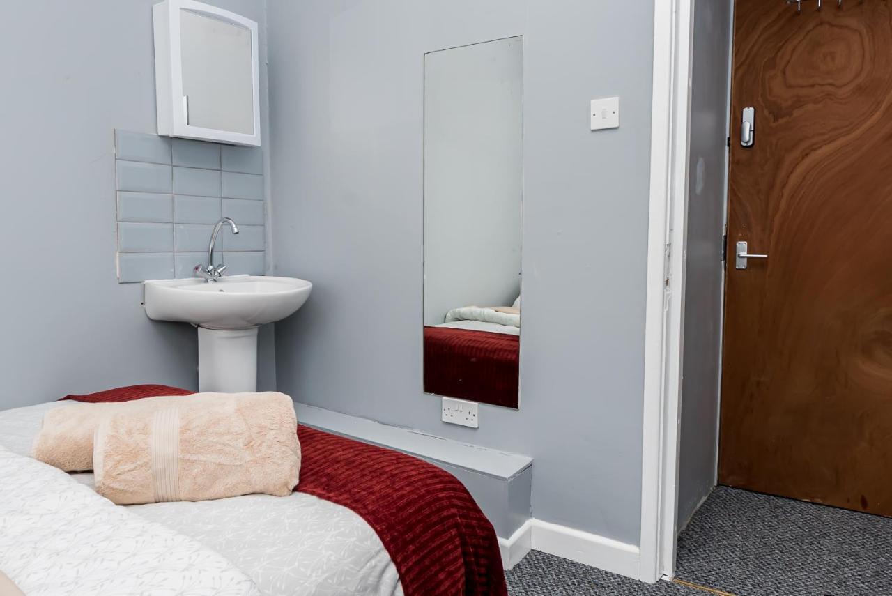 Shirley House 2, Self Catering Guest House, Self Check In, Smart Locks, 10 Min Walk To Southampton General, Aspire And Princess Anne Hospitals, Access To Fully Equipped Kitchen, Excellent Transport Links, Ideal For Longer Stays And Hospital Shifts Екстериор снимка