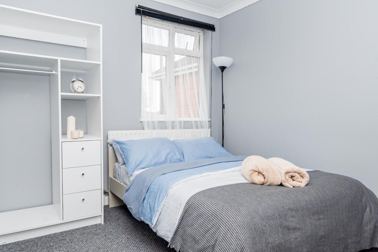 Shirley House 2, Self Catering Guest House, Self Check In, Smart Locks, 10 Min Walk To Southampton General, Aspire And Princess Anne Hospitals, Access To Fully Equipped Kitchen, Excellent Transport Links, Ideal For Longer Stays And Hospital Shifts Екстериор снимка