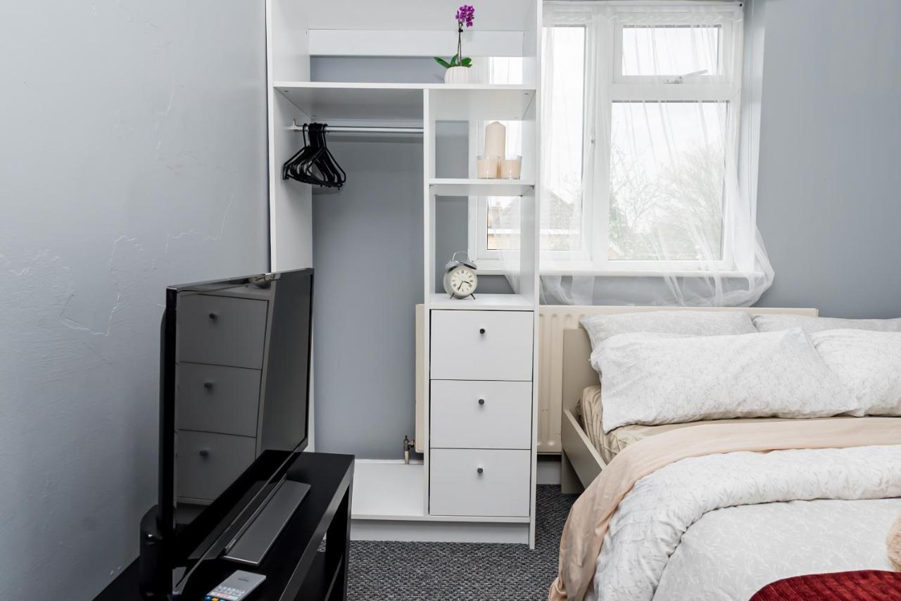 Shirley House 2, Self Catering Guest House, Self Check In, Smart Locks, 10 Min Walk To Southampton General, Aspire And Princess Anne Hospitals, Access To Fully Equipped Kitchen, Excellent Transport Links, Ideal For Longer Stays And Hospital Shifts Екстериор снимка