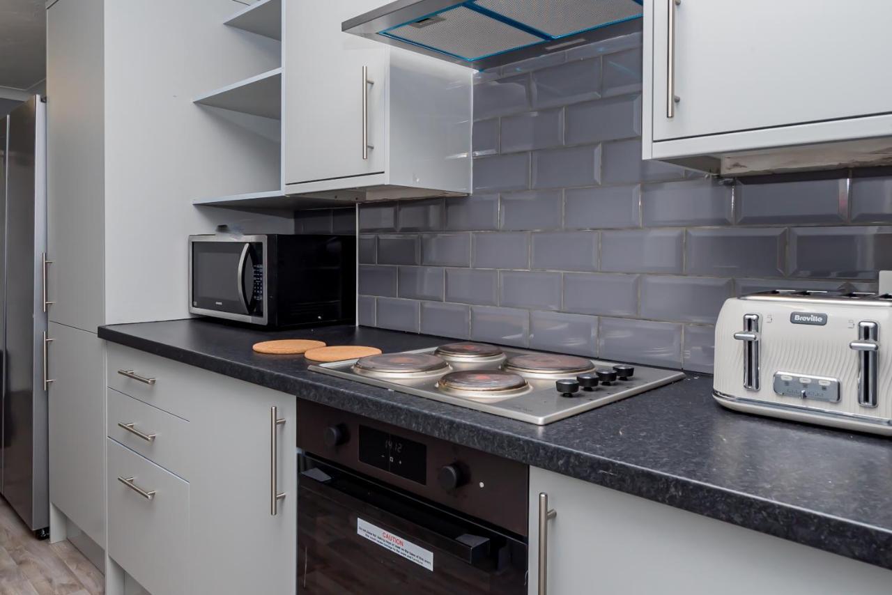 Shirley House 2, Self Catering Guest House, Self Check In, Smart Locks, 10 Min Walk To Southampton General, Aspire And Princess Anne Hospitals, Access To Fully Equipped Kitchen, Excellent Transport Links, Ideal For Longer Stays And Hospital Shifts Екстериор снимка