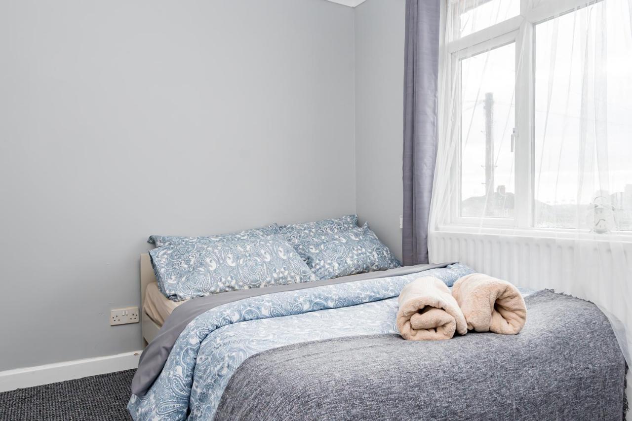 Shirley House 2, Self Catering Guest House, Self Check In, Smart Locks, 10 Min Walk To Southampton General, Aspire And Princess Anne Hospitals, Access To Fully Equipped Kitchen, Excellent Transport Links, Ideal For Longer Stays And Hospital Shifts Екстериор снимка