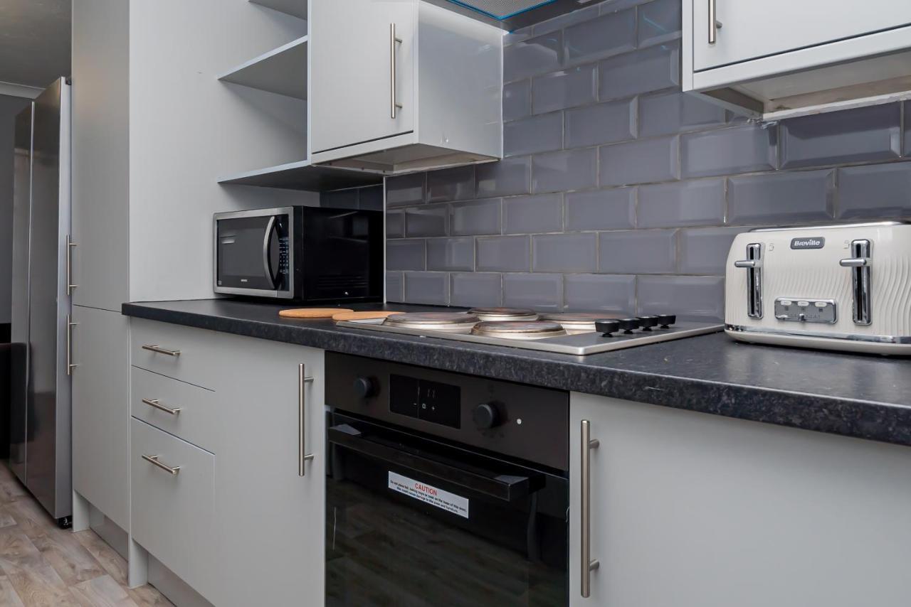 Shirley House 2, Self Catering Guest House, Self Check In, Smart Locks, 10 Min Walk To Southampton General, Aspire And Princess Anne Hospitals, Access To Fully Equipped Kitchen, Excellent Transport Links, Ideal For Longer Stays And Hospital Shifts Екстериор снимка