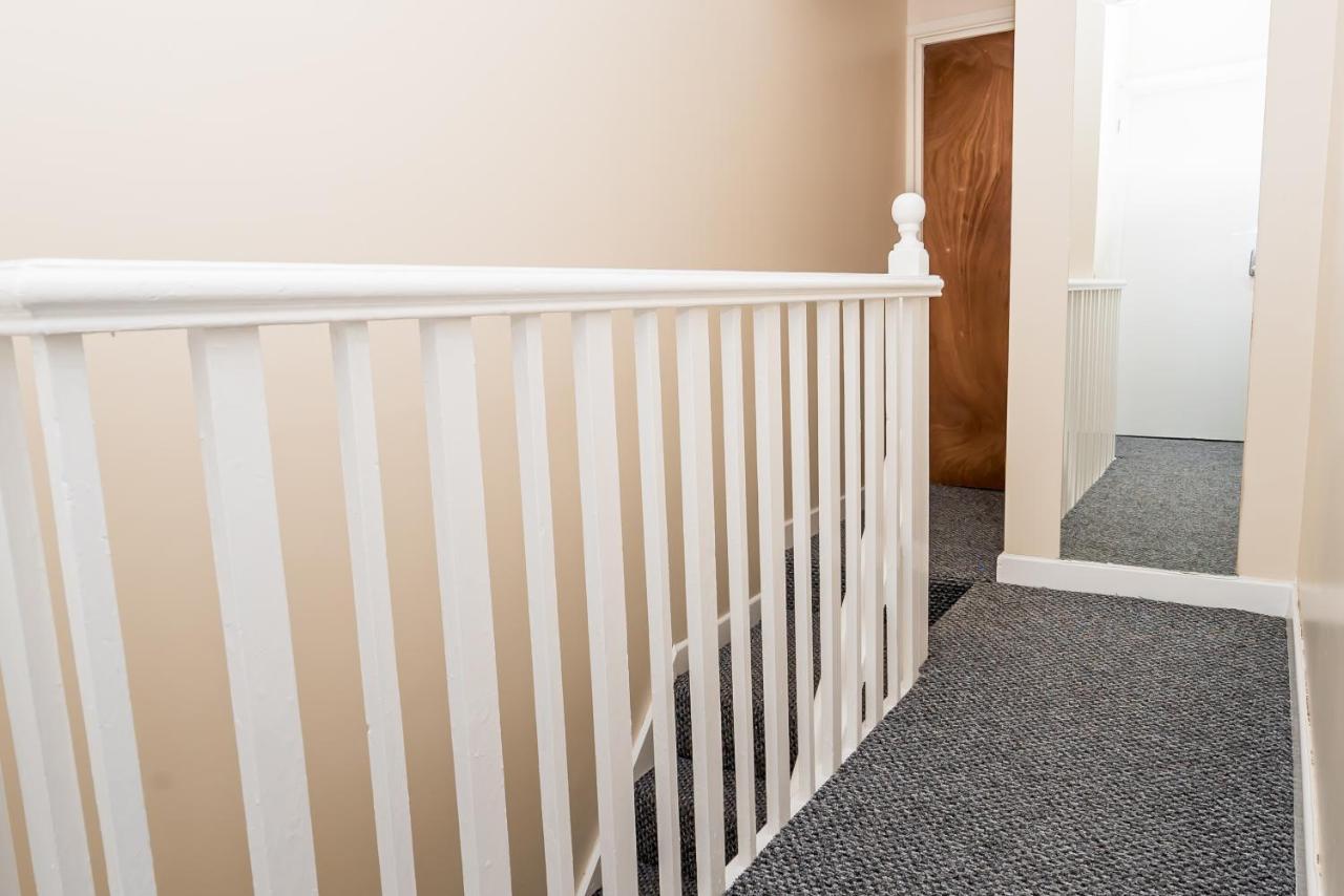 Shirley House 2, Self Catering Guest House, Self Check In, Smart Locks, 10 Min Walk To Southampton General, Aspire And Princess Anne Hospitals, Access To Fully Equipped Kitchen, Excellent Transport Links, Ideal For Longer Stays And Hospital Shifts Екстериор снимка