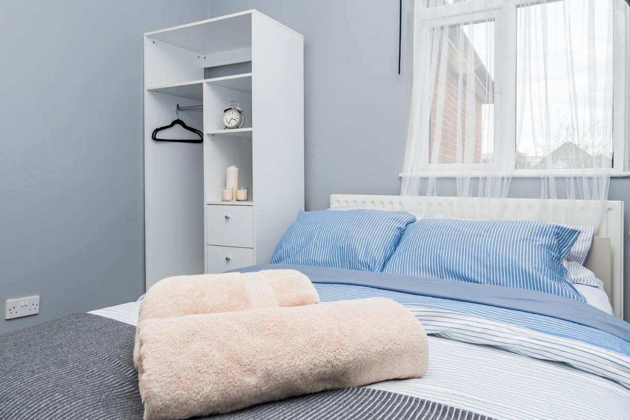 Shirley House 2, Self Catering Guest House, Self Check In, Smart Locks, 10 Min Walk To Southampton General, Aspire And Princess Anne Hospitals, Access To Fully Equipped Kitchen, Excellent Transport Links, Ideal For Longer Stays And Hospital Shifts Екстериор снимка